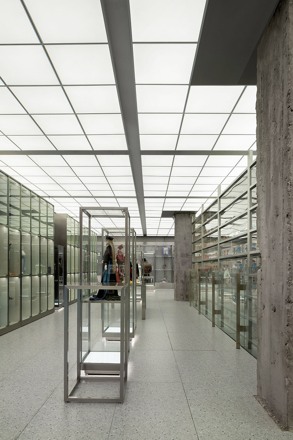上海·X11潮玩集合全球旗舰店 / BloomDesign