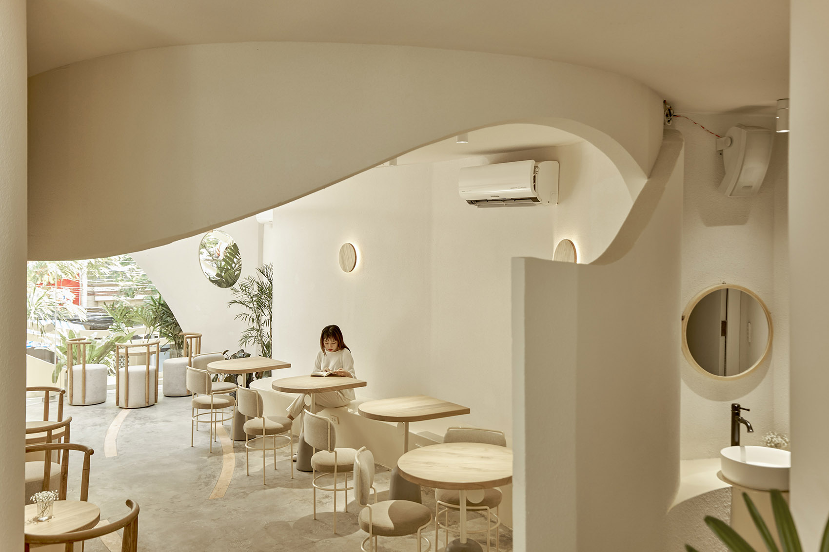 越南胡志明市·September品牌咖啡厅设计 / Red5&amp;Ben Decor