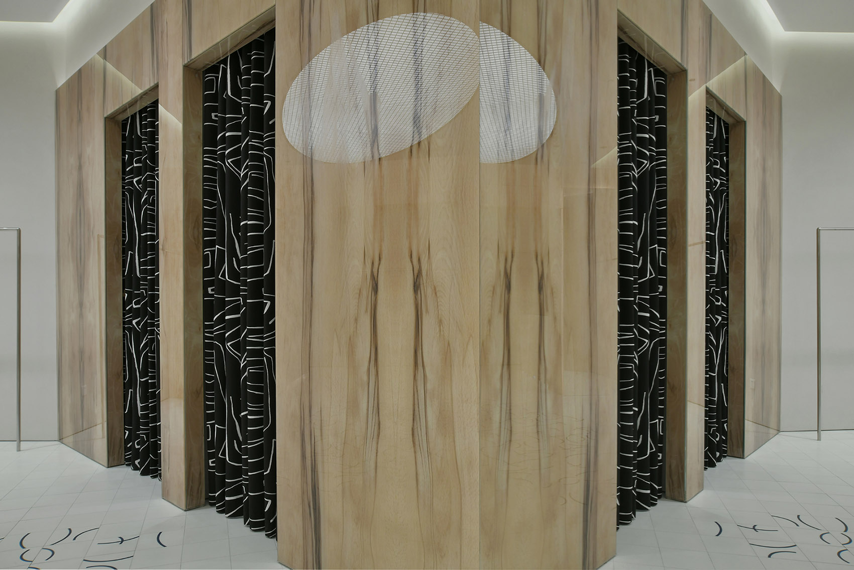 成都·III VIVINIKO(IFS国金中心店)服装店设计 / 退化建筑