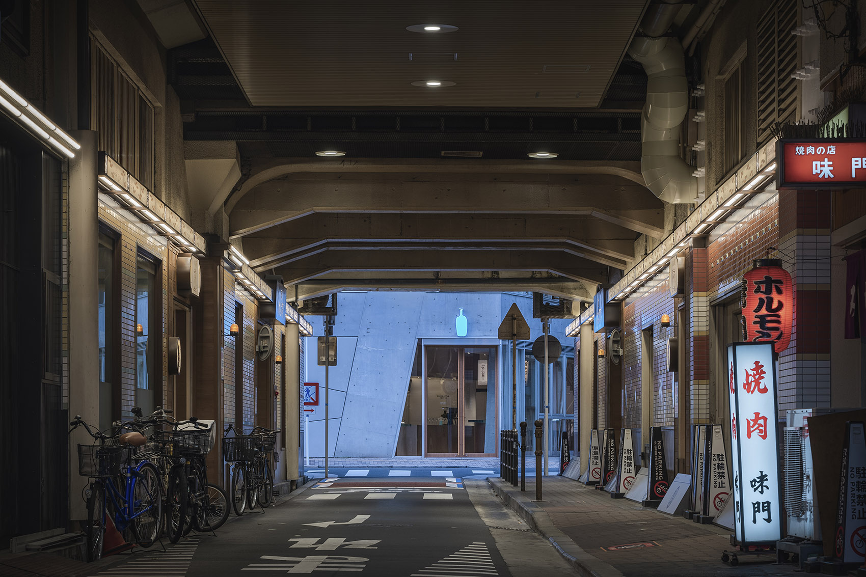 日本大阪·“Blue Bottle Coffee”蓝瓶咖啡厅(梅田茶屋町店) / I IN