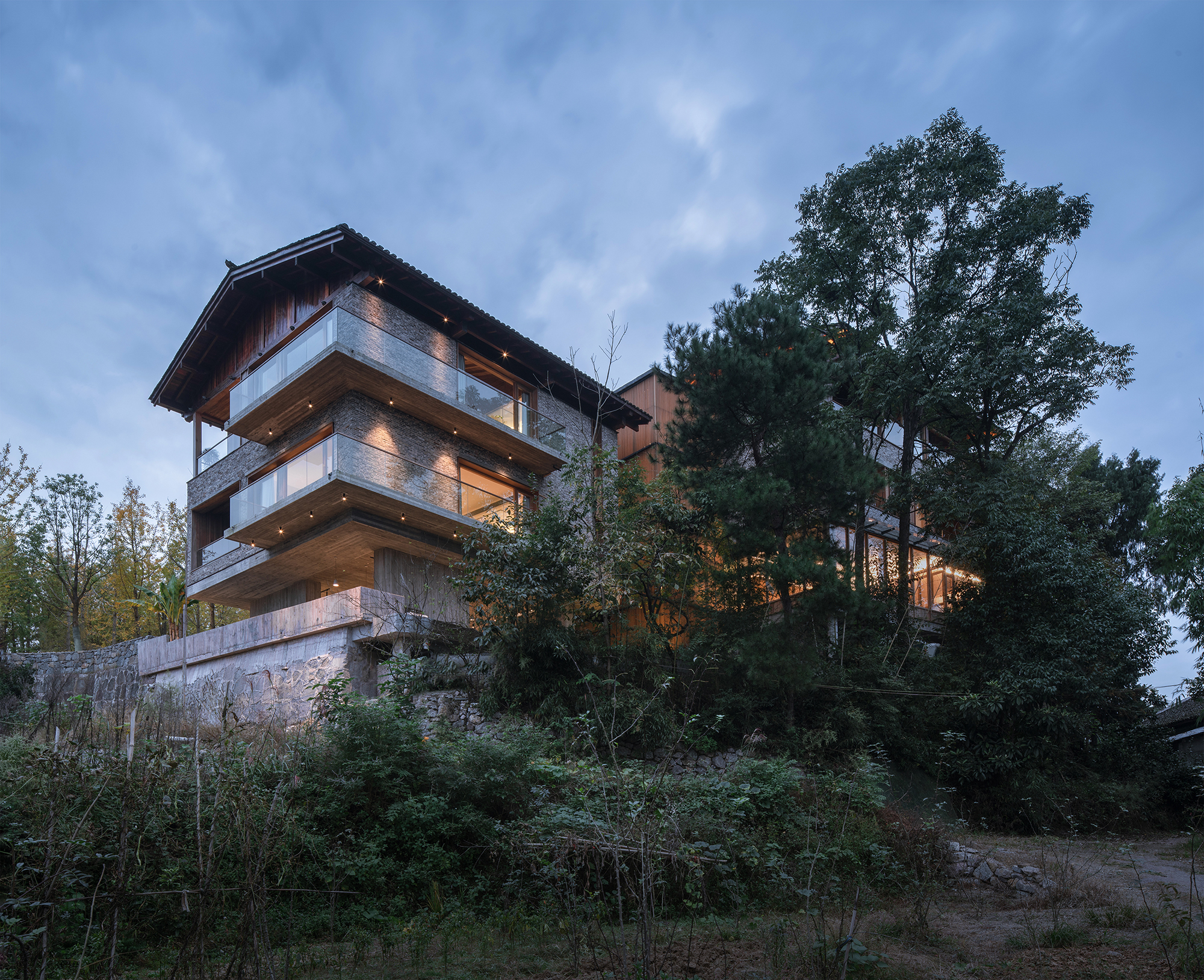 张家界·马儿山燕儿窝民宿 / 尌林建筑