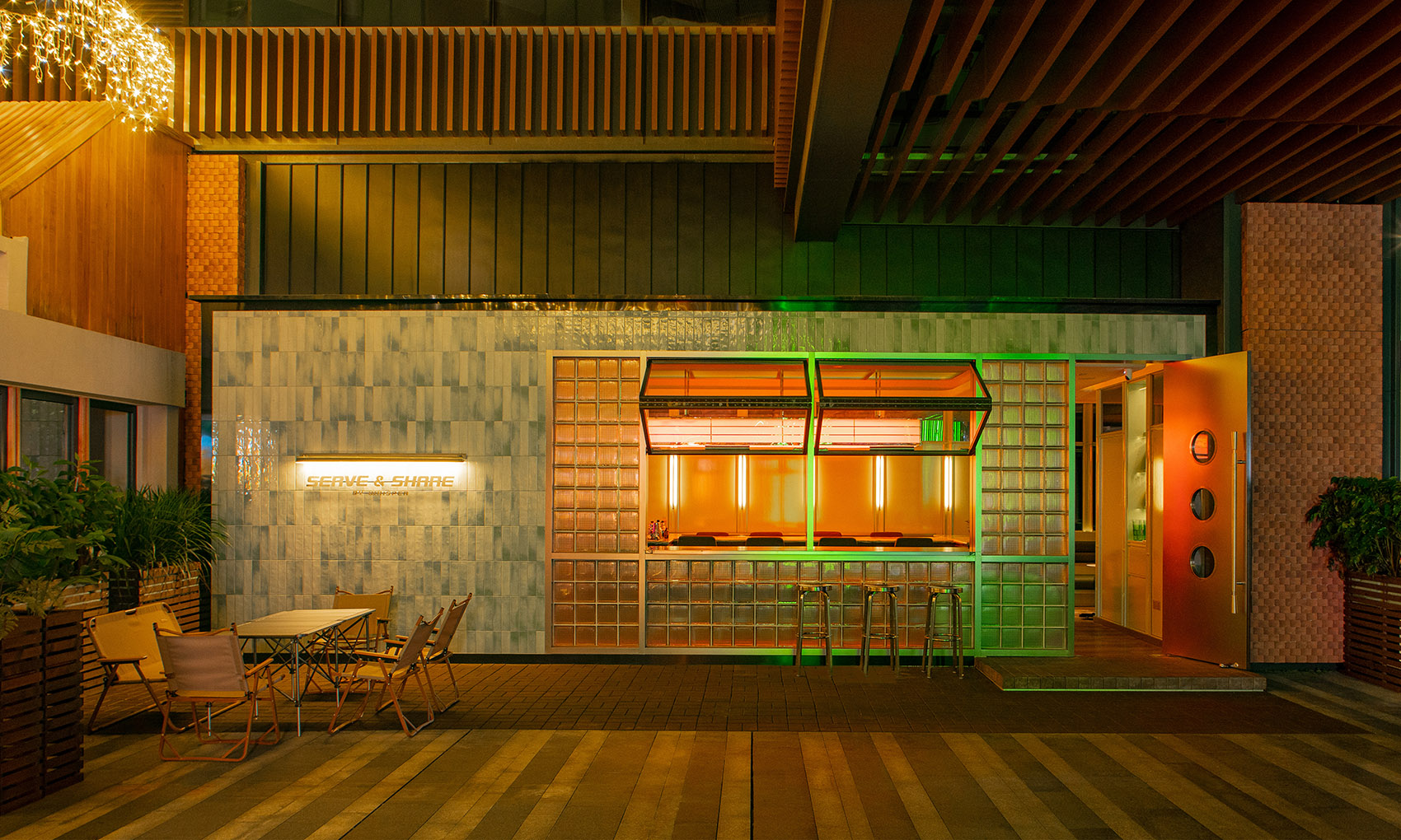 成都·Serve&amp;Share by Whisper酒吧设计 / 诰丰