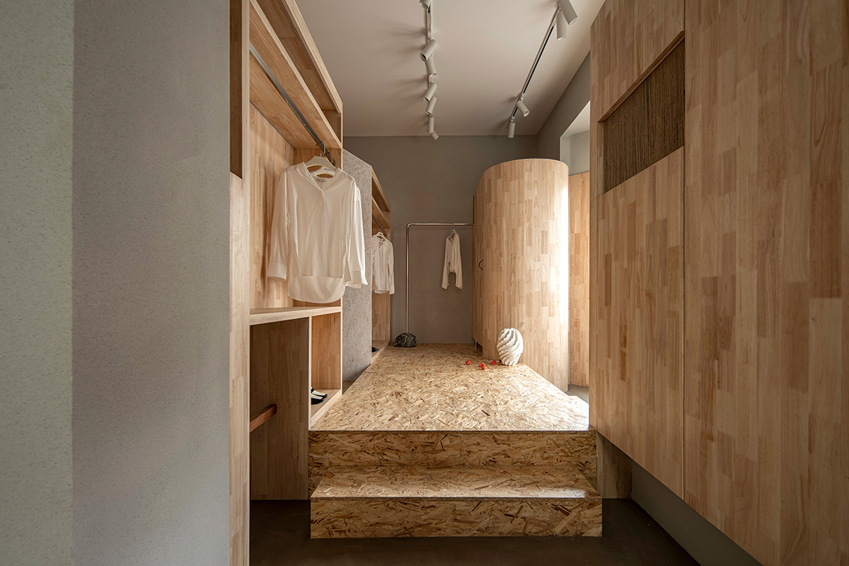 上海·“Bapa八条边”服装精品店 / 内向工作室