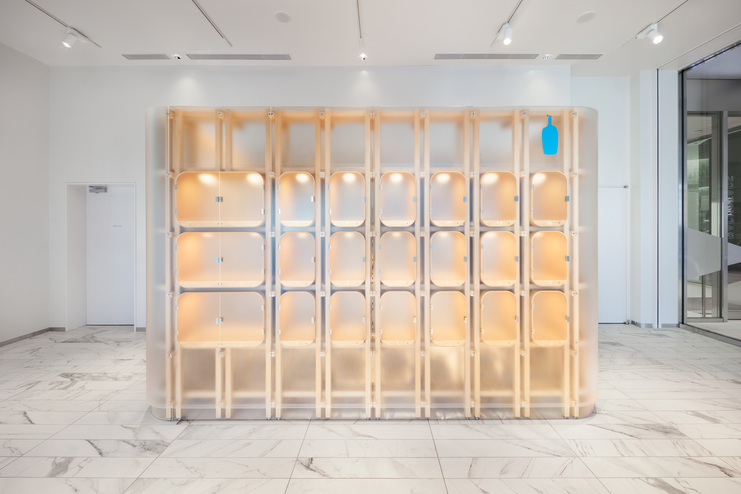 日本·“蓝瓶咖啡”快闪店设计 / Schemata Architects