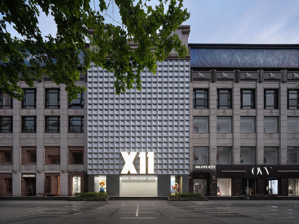 上海·X11潮玩集合全球旗舰店 / BloomDesign