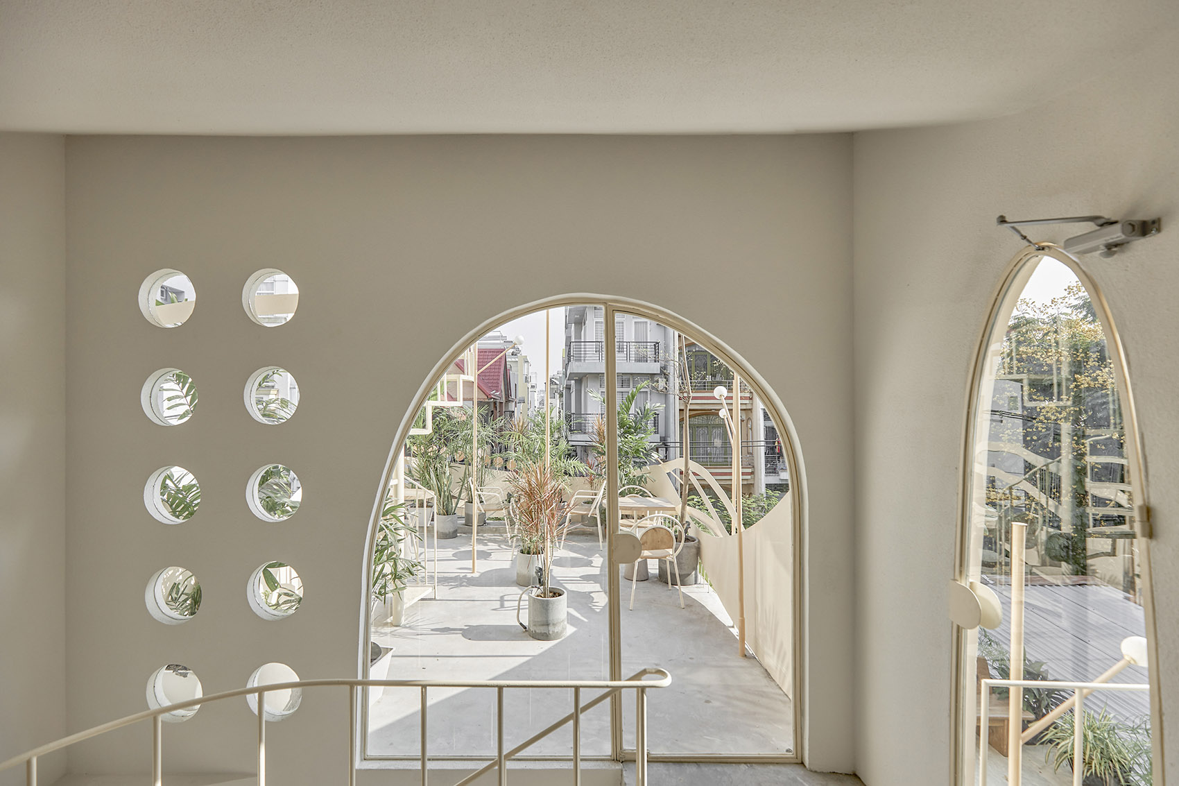 越南胡志明市·September品牌咖啡厅设计 / Red5&amp;Ben Decor