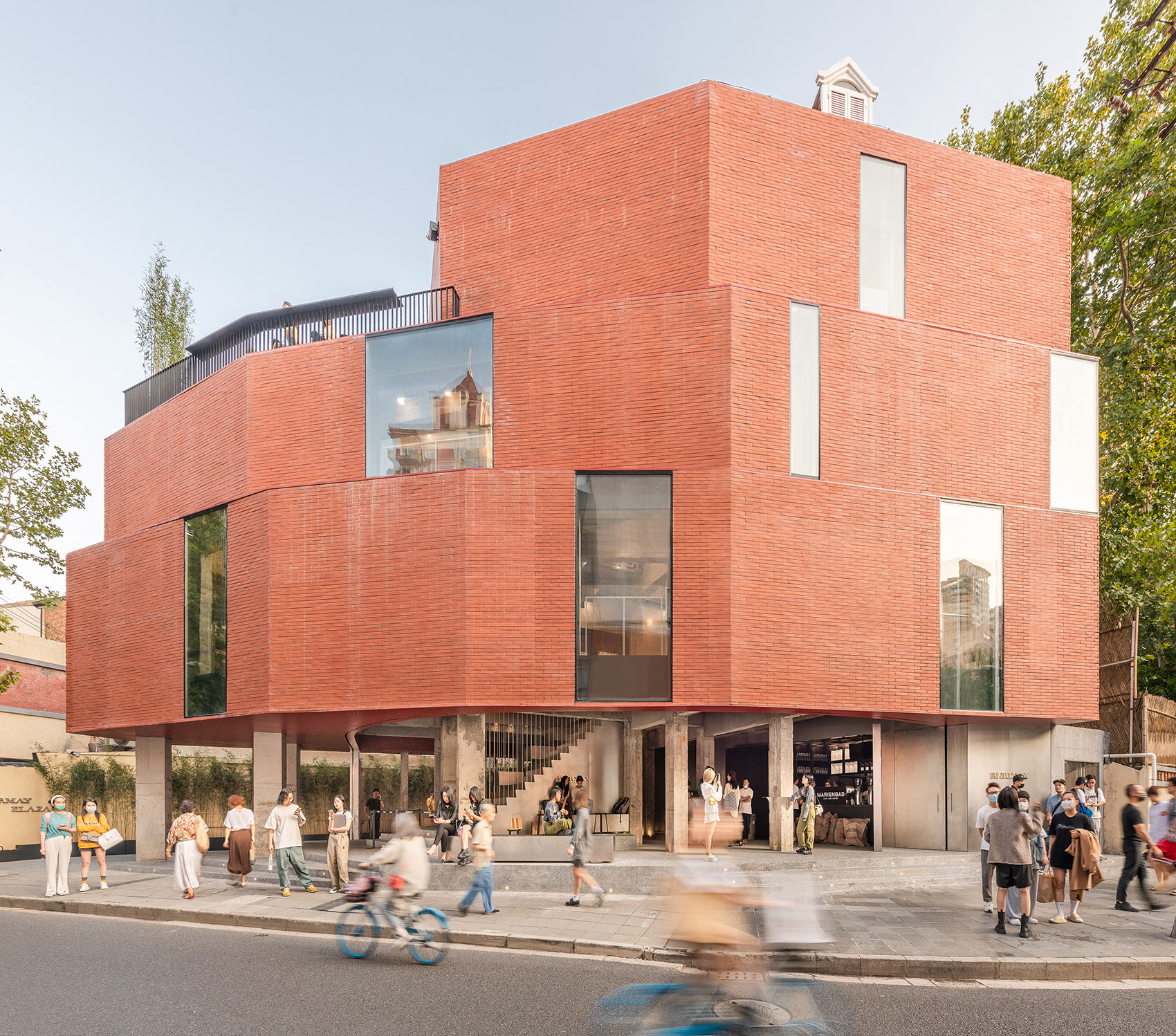 上海·“HARMAY話梅”美妆店(武康路)设计 / AIM恺慕