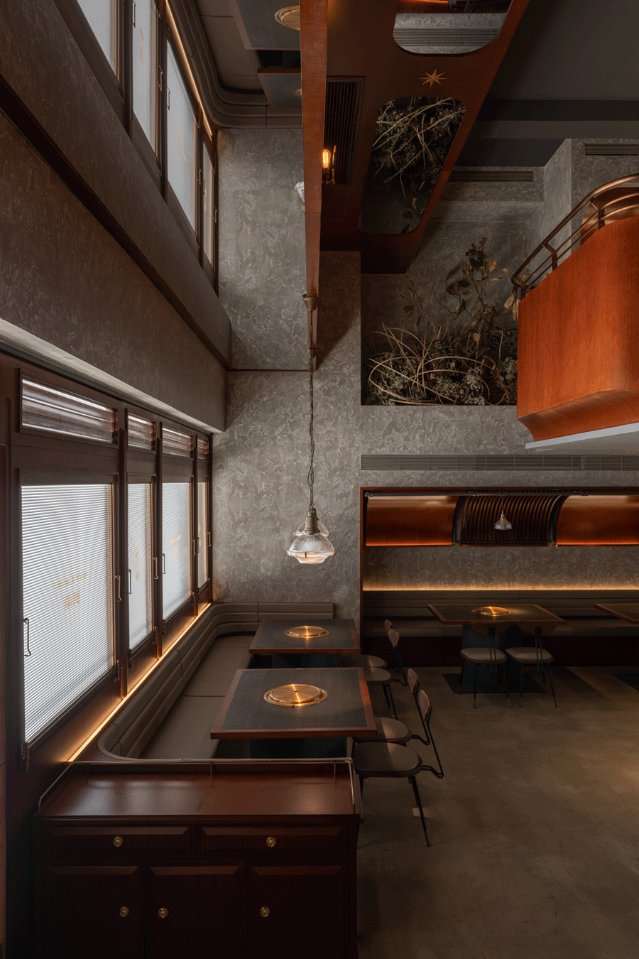 成都·“萬兩烧肉”复古餐厅设计 / LuckyDesign