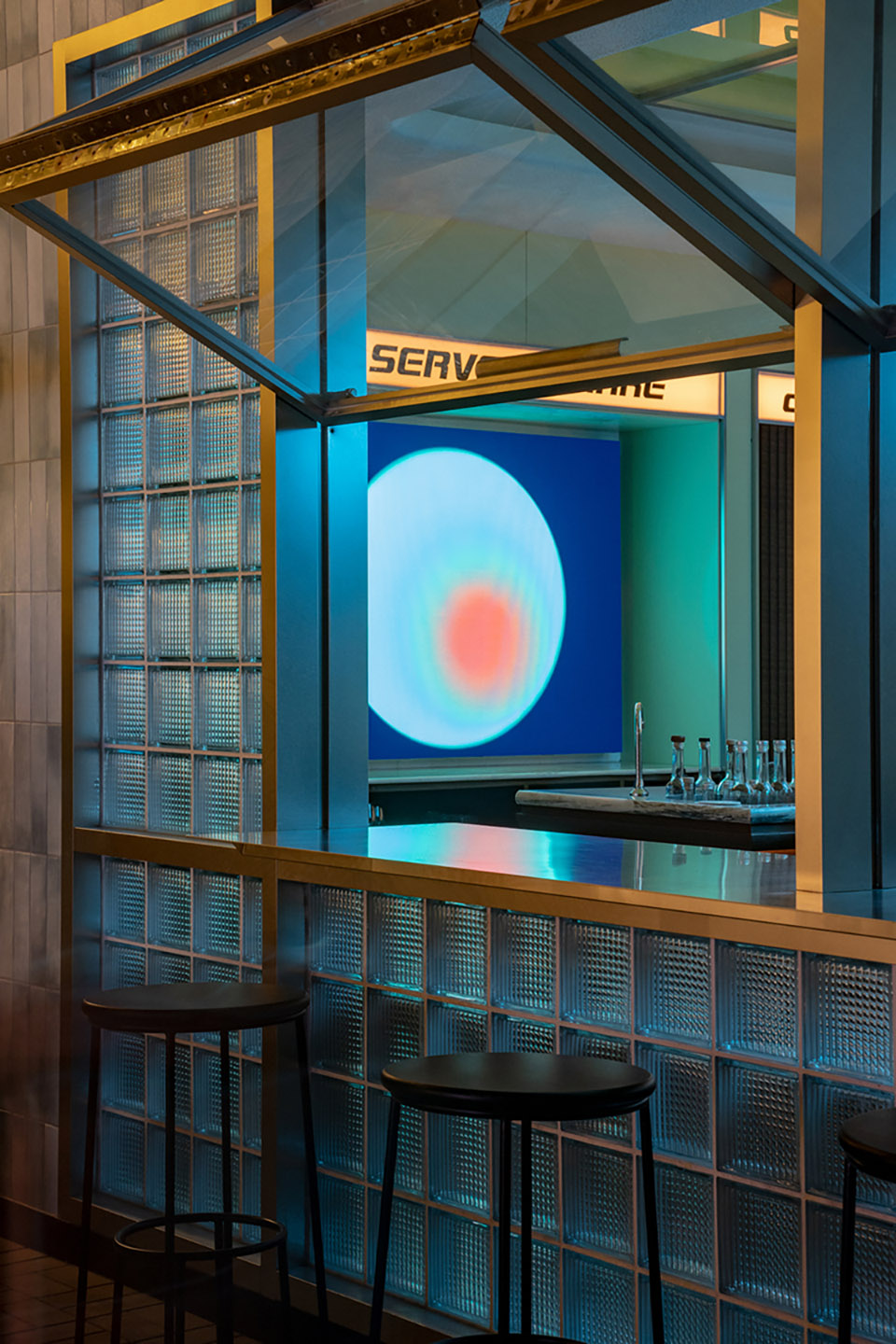 成都·Serve&amp;Share by Whisper酒吧设计 / 诰丰