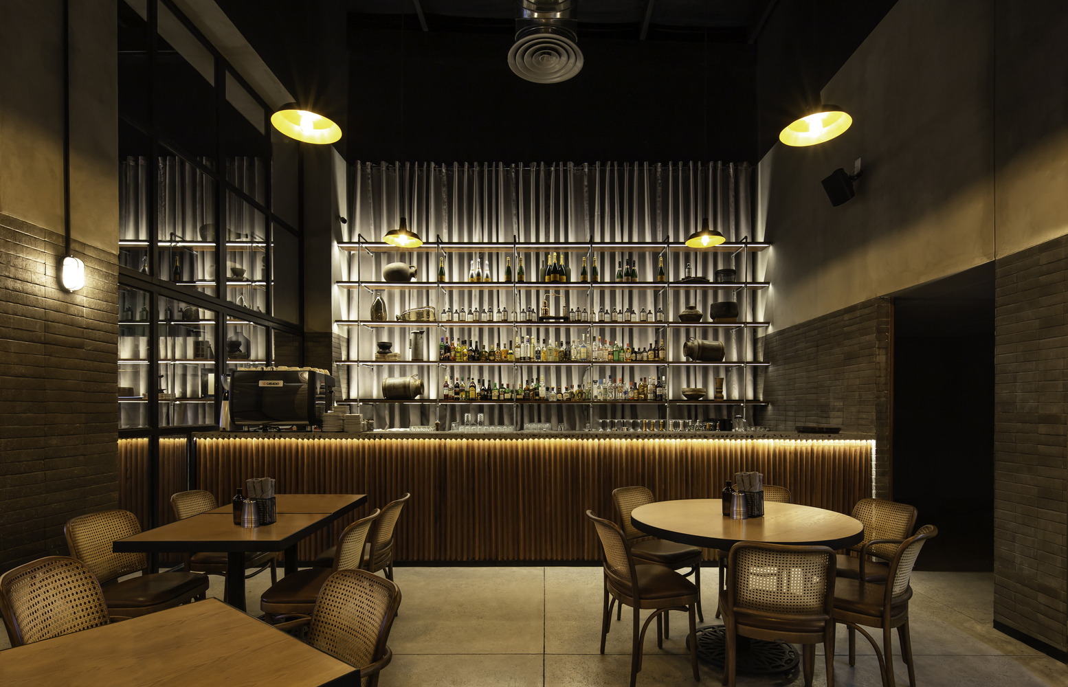 墨西哥·“班纳尔”工业风餐厅设计