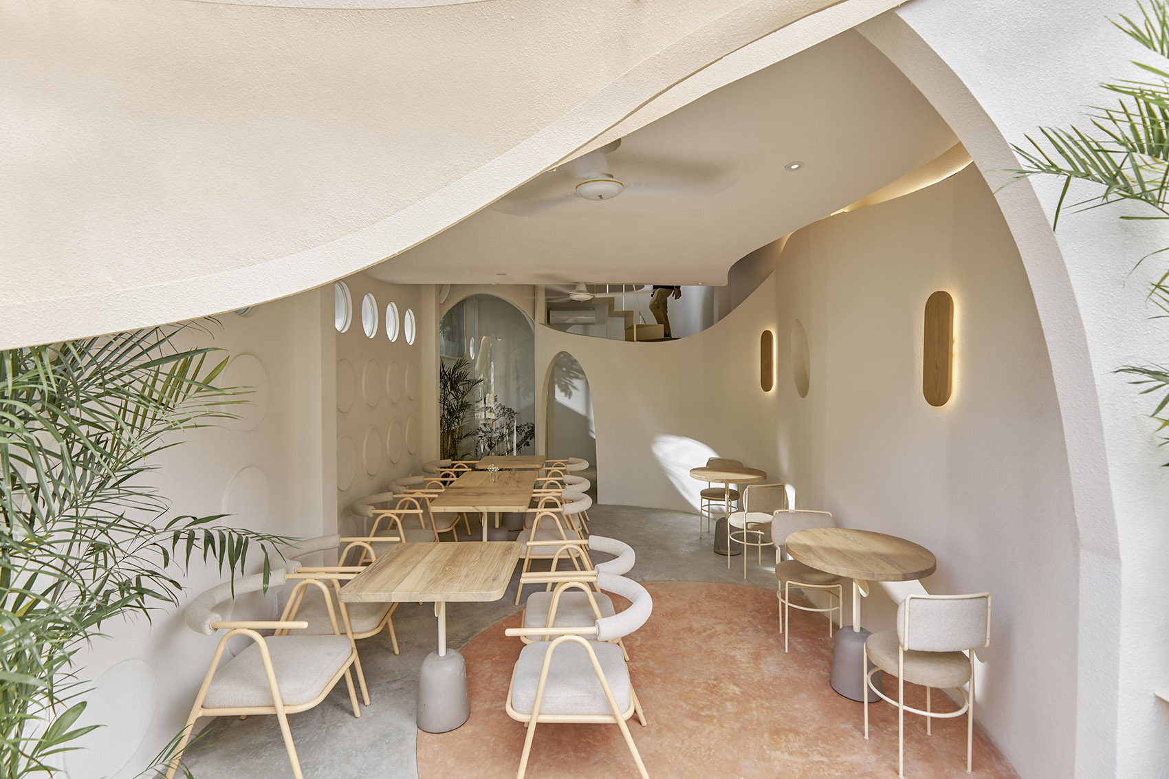 越南胡志明市·September品牌咖啡厅设计 / Red5&amp;Ben Decor