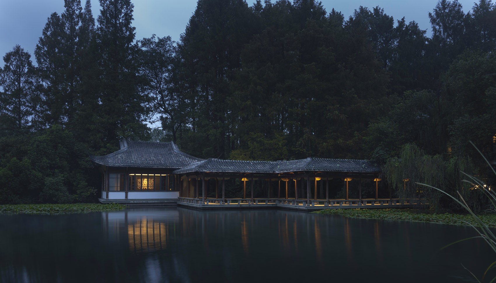 杭州·“秘 . 静 – 遇湖湾”湖景餐厅 / 慢珊瑚