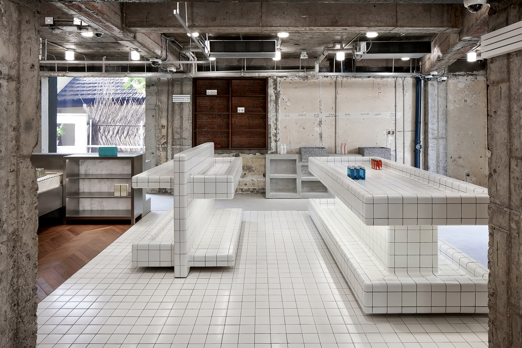 上海·“HARMAY話梅”美妆店(武康路)设计 / AIM恺慕