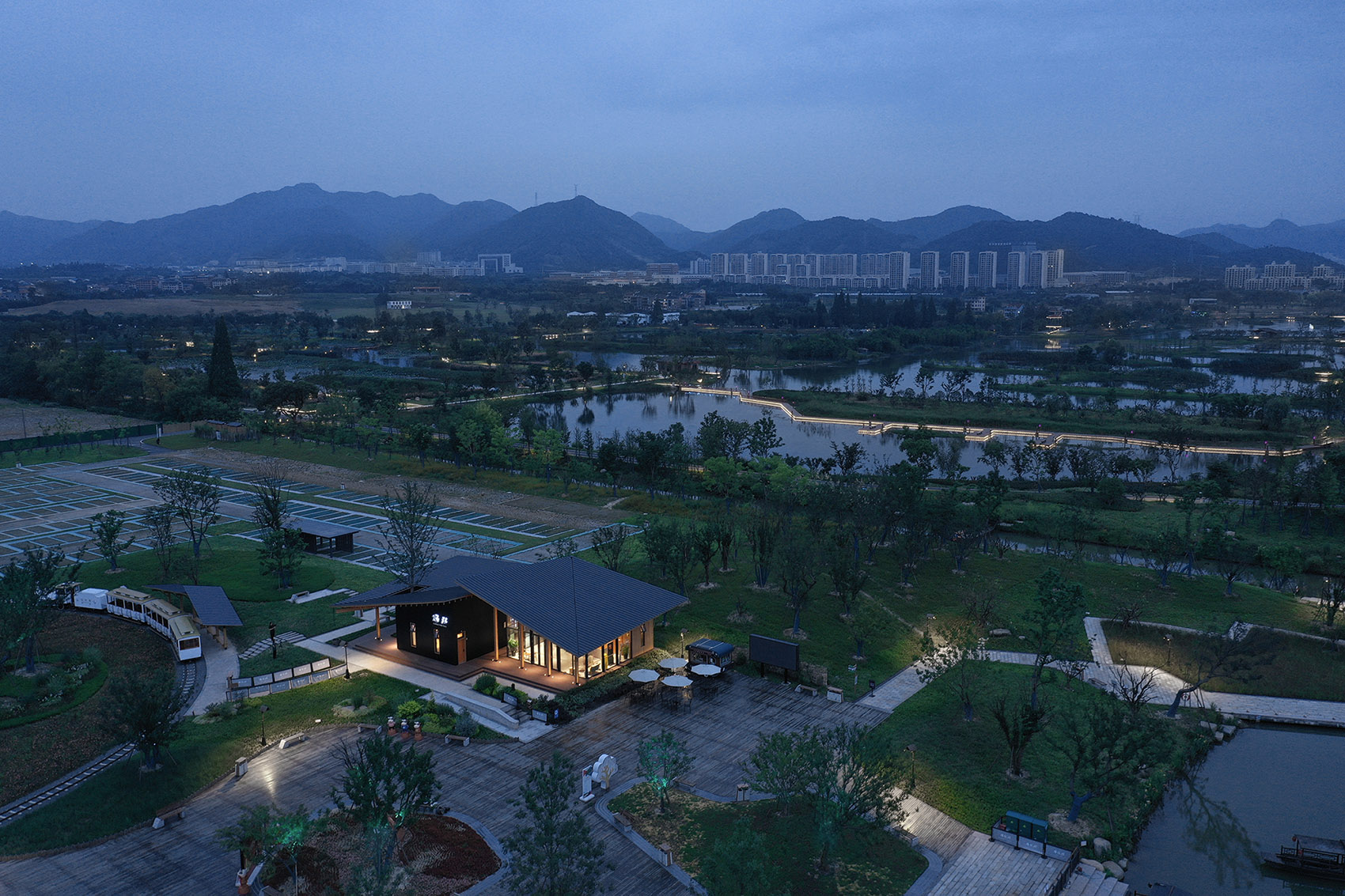 杭州·“阳陂湖湿地”接待中心设计 / 尌林建筑