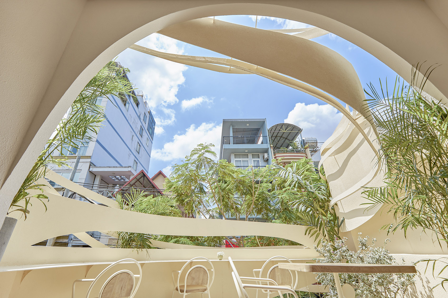 越南胡志明市·September品牌咖啡厅设计 / Red5&amp;Ben Decor