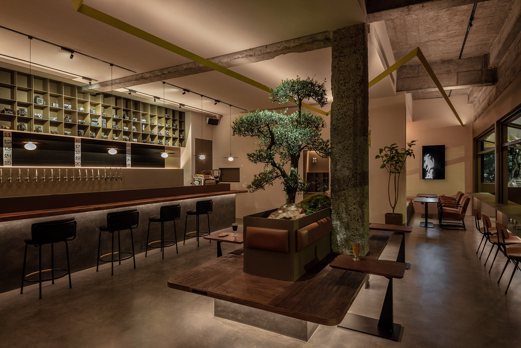 杭州·“RAY PUB暗光”精酿咖啡吧设计 / 观堂