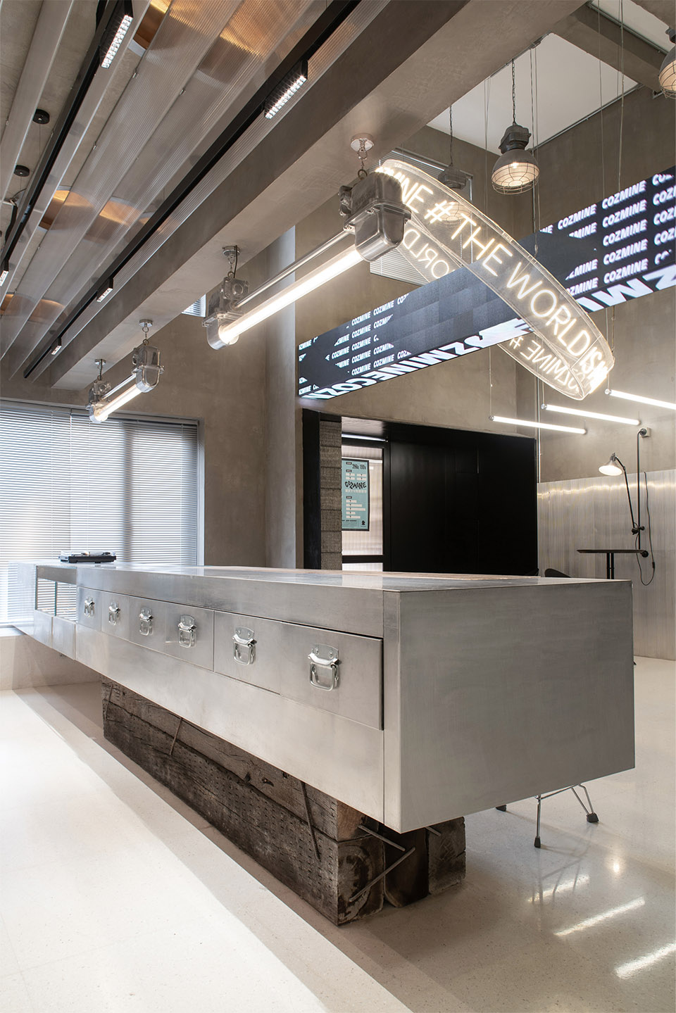 武汉·COZMINE线下集合店设计 / 外物