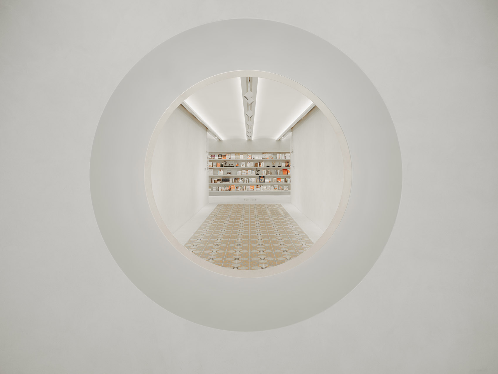 广州·“朝彻书屋”图书馆设计 / Wutopia Lab