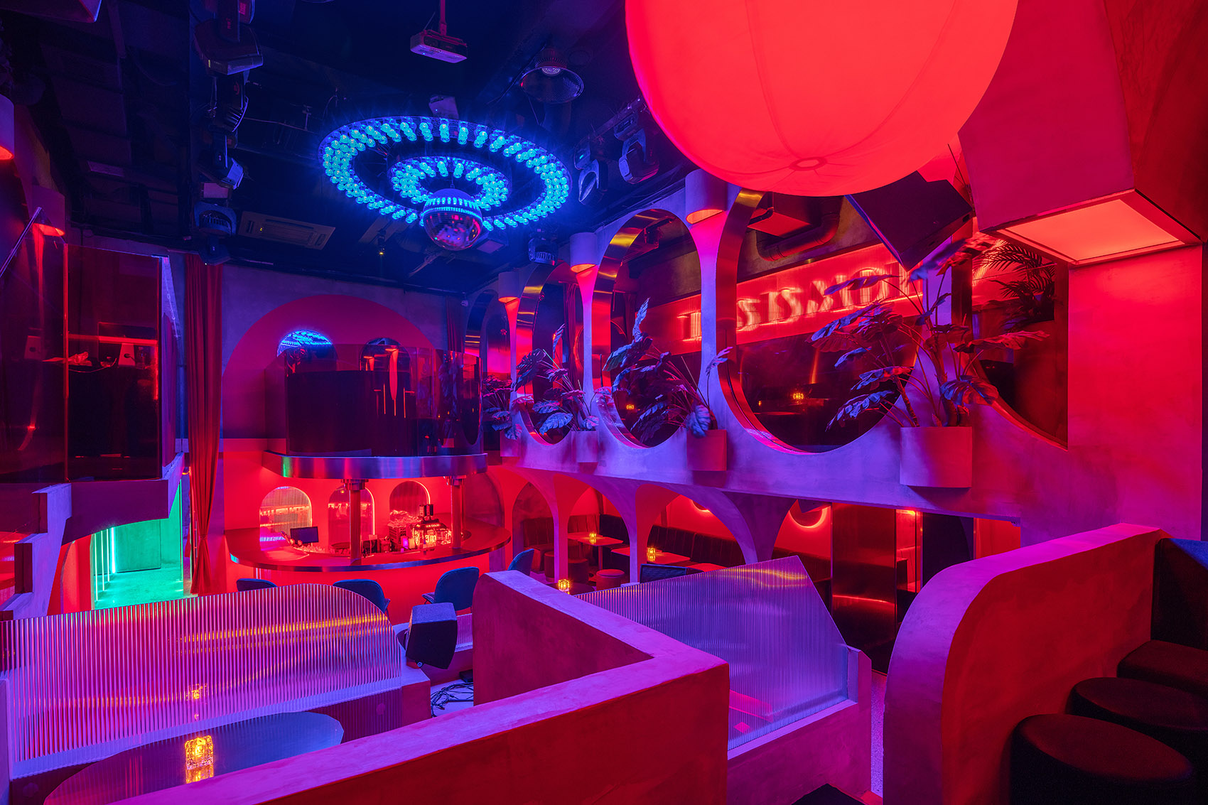 武汉·MOLLY CLUB餐饮娱乐空间 / 间禾建筑