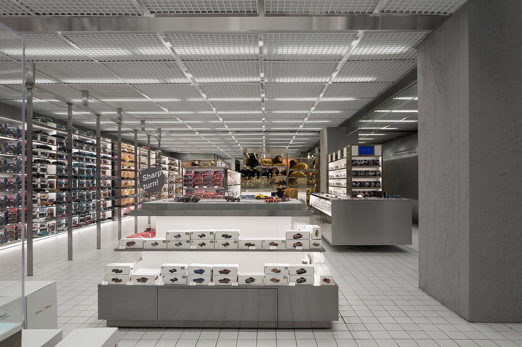 上海·X11潮玩集合全球旗舰店 / BloomDesign