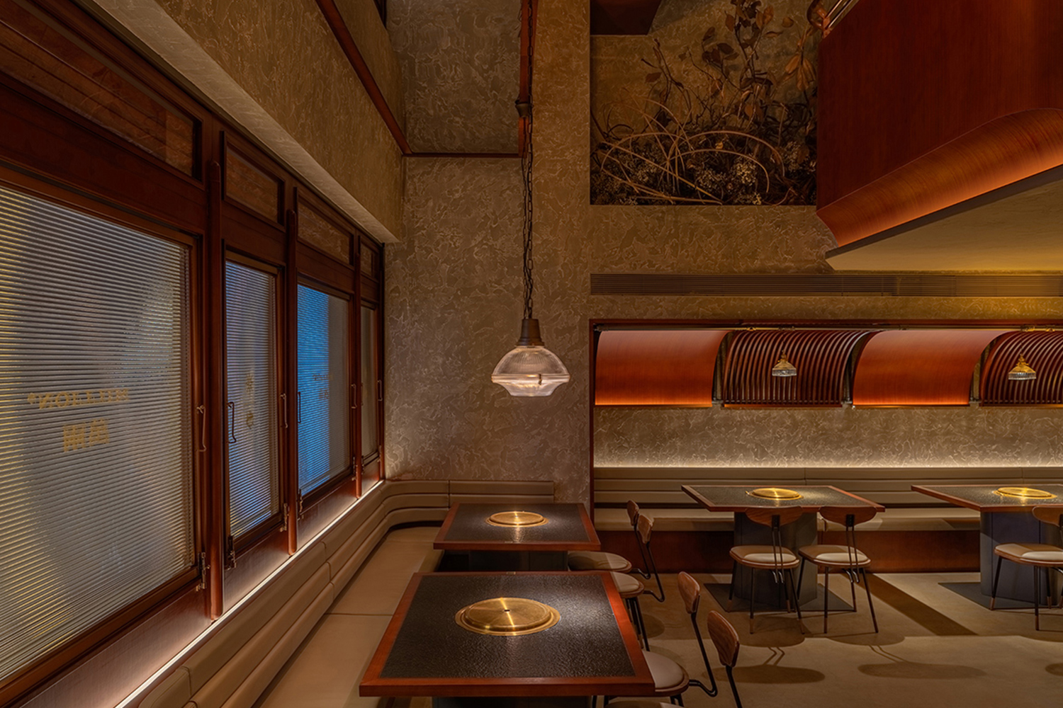 成都·“萬兩烧肉”复古餐厅设计 / LuckyDesign