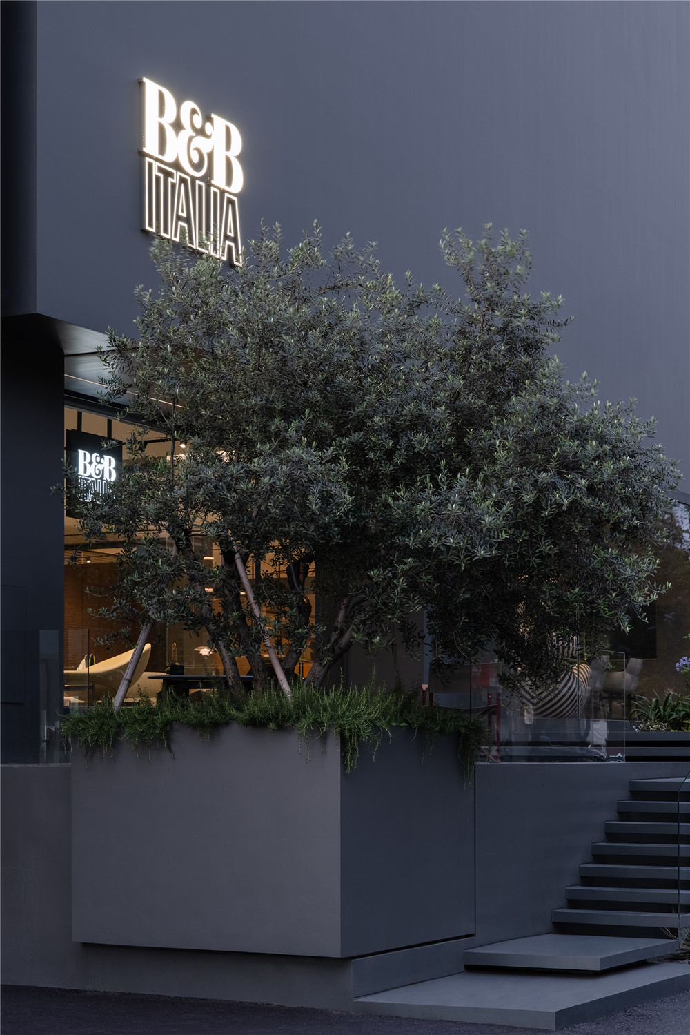 宁波·“B&amp;B ITALIA”家具店设计 / 正反