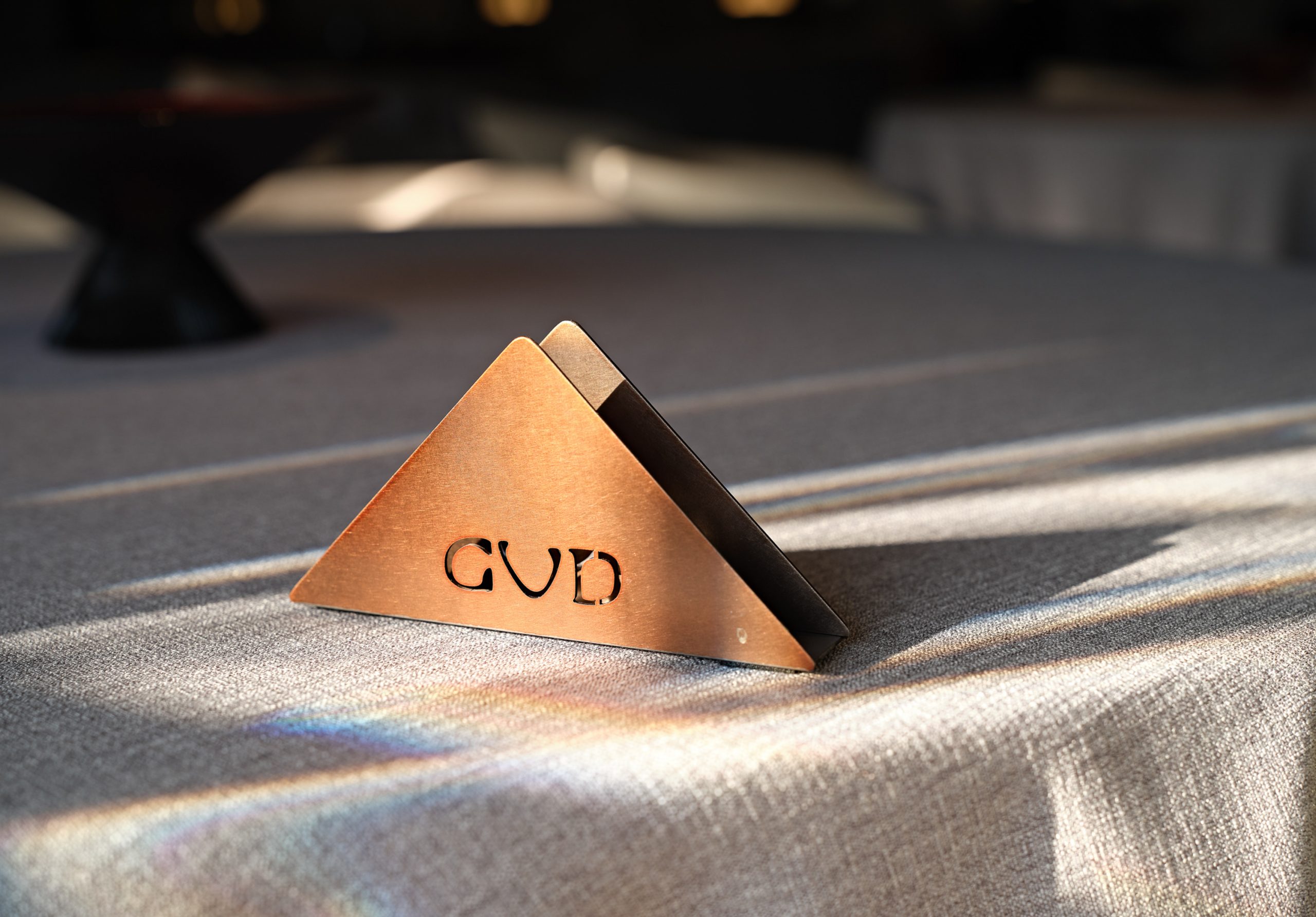 杭州·“GUD古冬”火锅餐厅设计 / 八荒