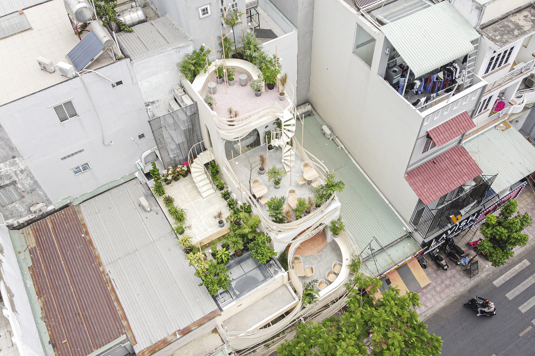 越南胡志明市·September品牌咖啡厅设计 / Red5&amp;Ben Decor