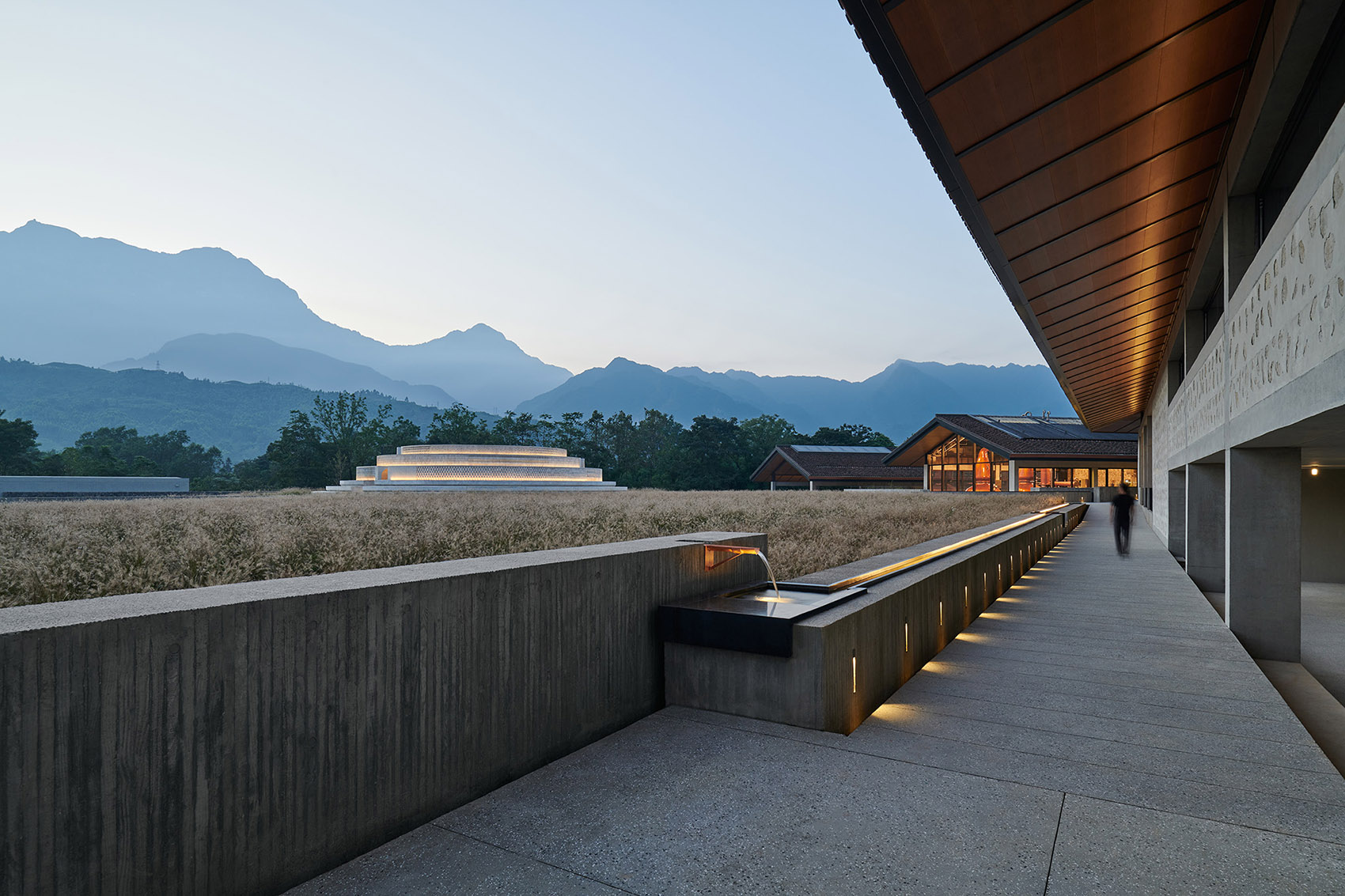 四川峨眉山·“叠川”麦芽威士忌酒厂设计 / 如恩
