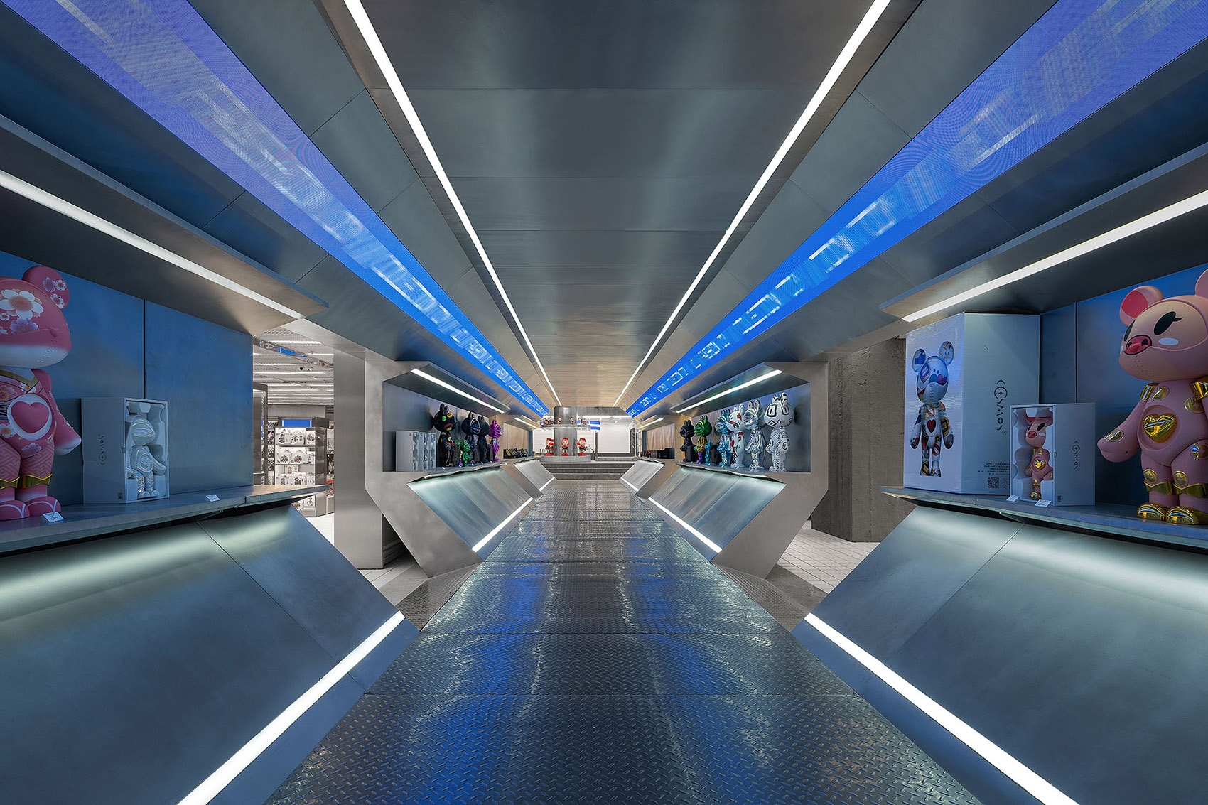 上海·X11潮玩集合全球旗舰店 / BloomDesign