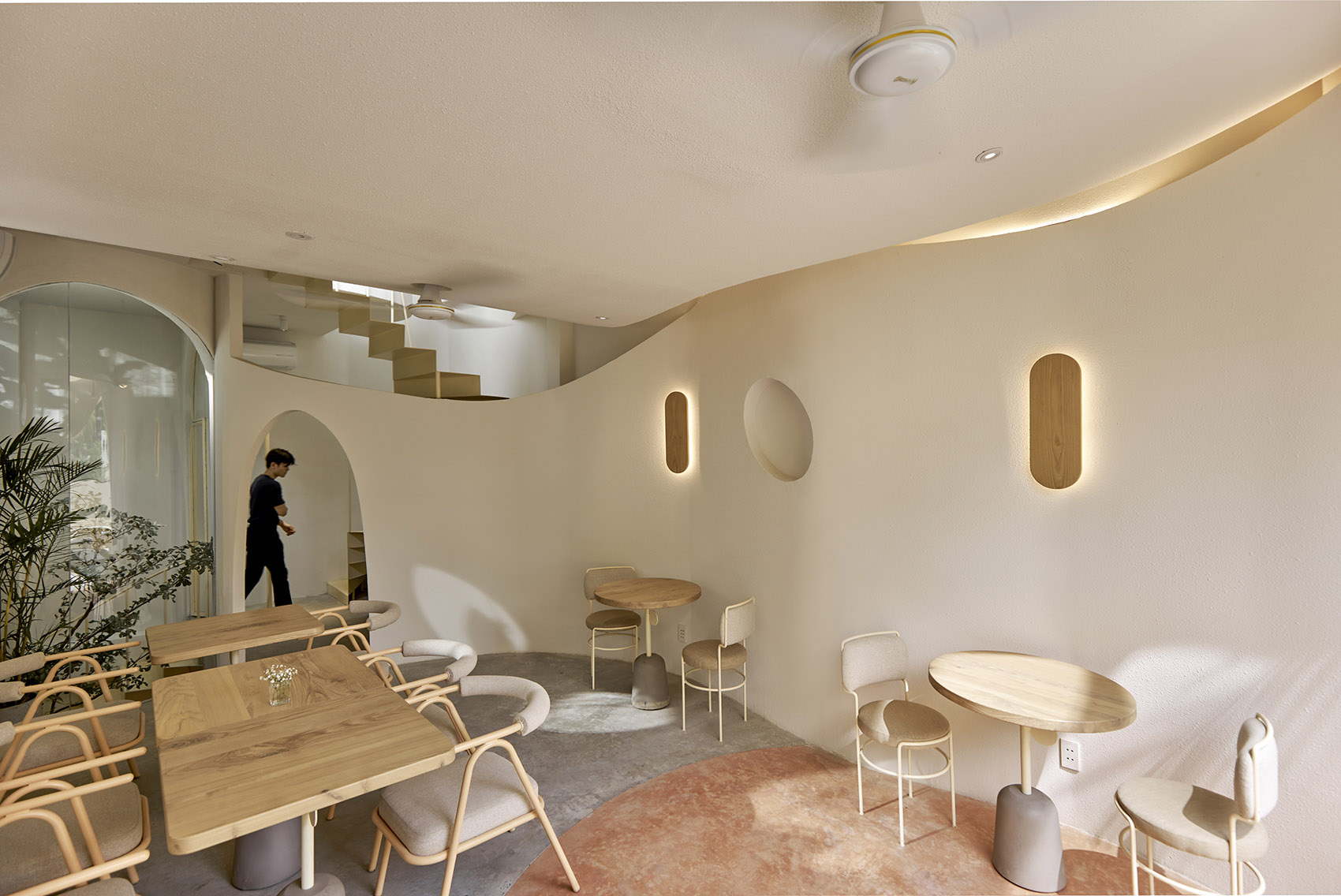 越南胡志明市·September品牌咖啡厅设计 / Red5&amp;Ben Decor