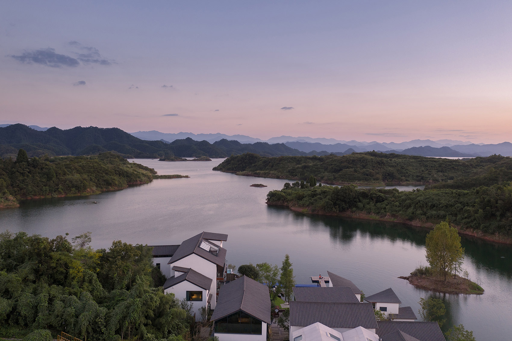 浙江千岛湖·“大乐之野”度假民宿设计 / 即域