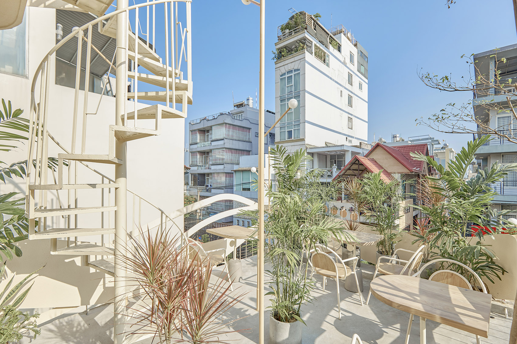 越南胡志明市·September品牌咖啡厅设计 / Red5&amp;Ben Decor