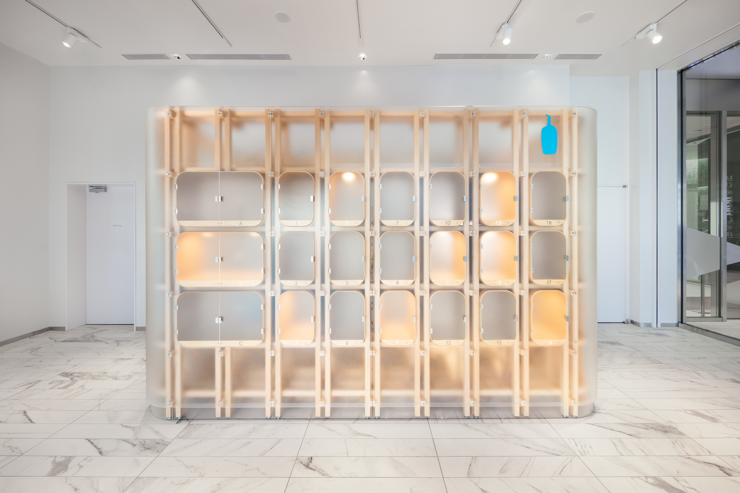 日本·“蓝瓶咖啡”快闪店设计 / Schemata Architects