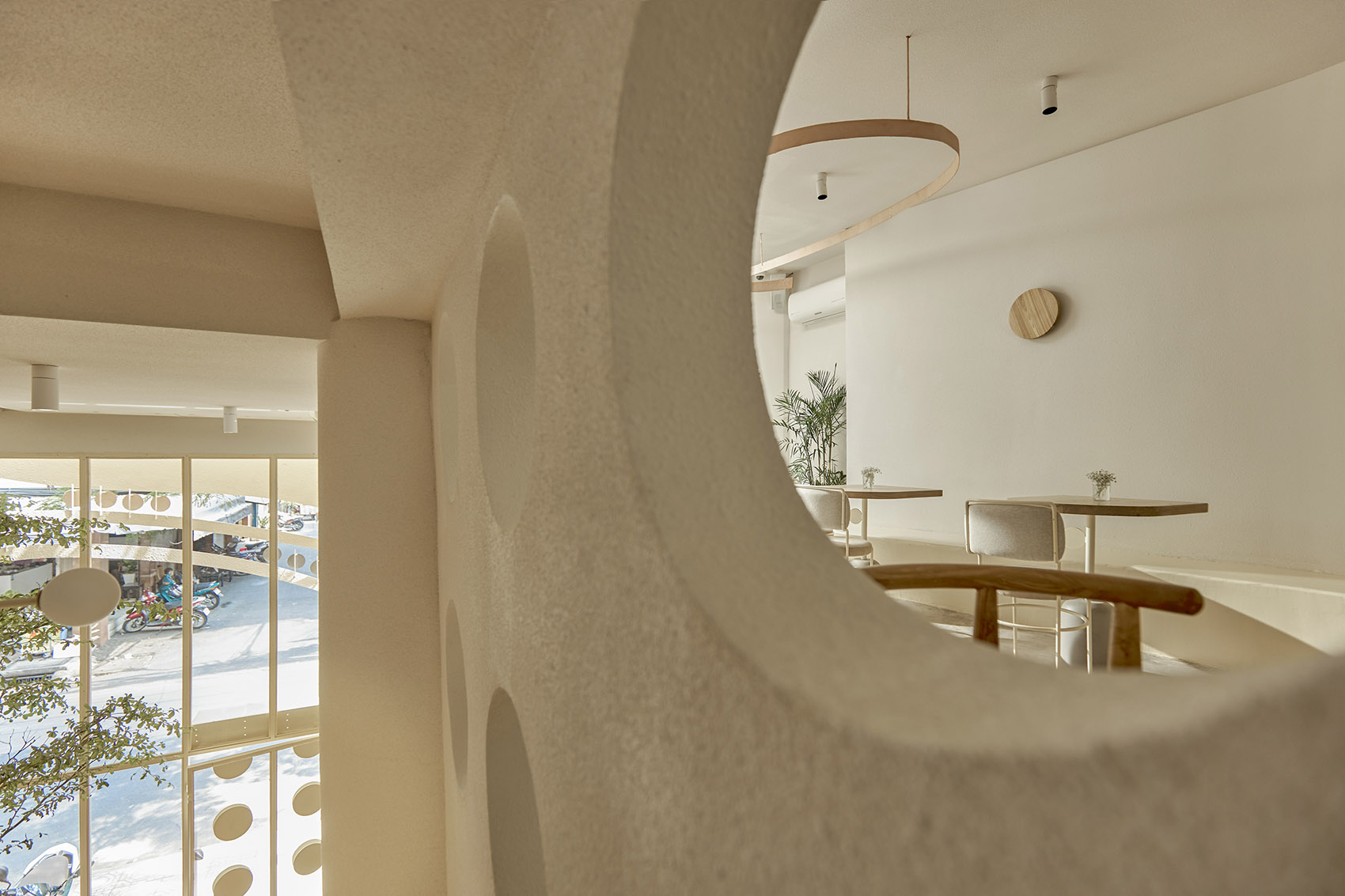 越南胡志明市·September品牌咖啡厅设计 / Red5&amp;Ben Decor