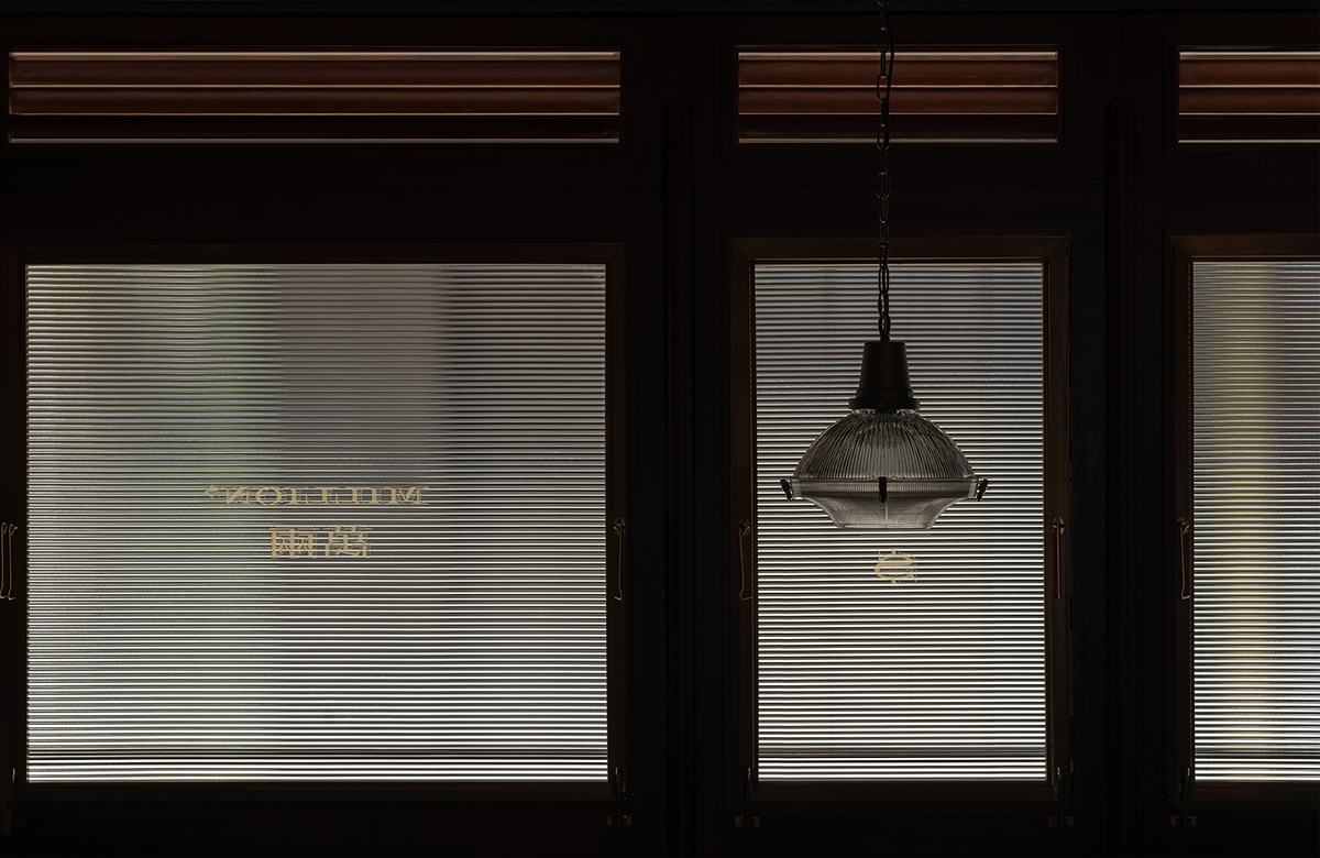 成都·“萬兩烧肉”复古餐厅设计 / LuckyDesign