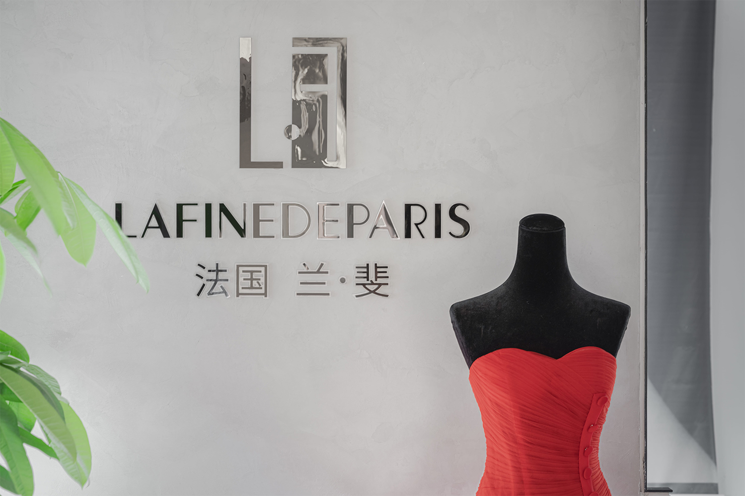 苏州·“兰斐”婚纱展厅设计 / 平介