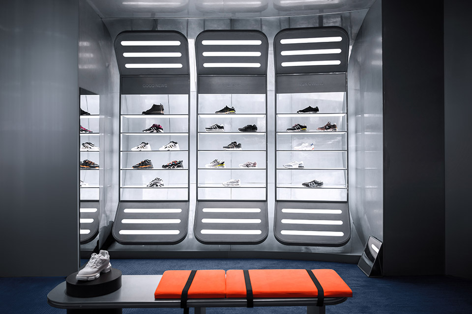 成都·MOON THE SPACE买手店设计 / 一己