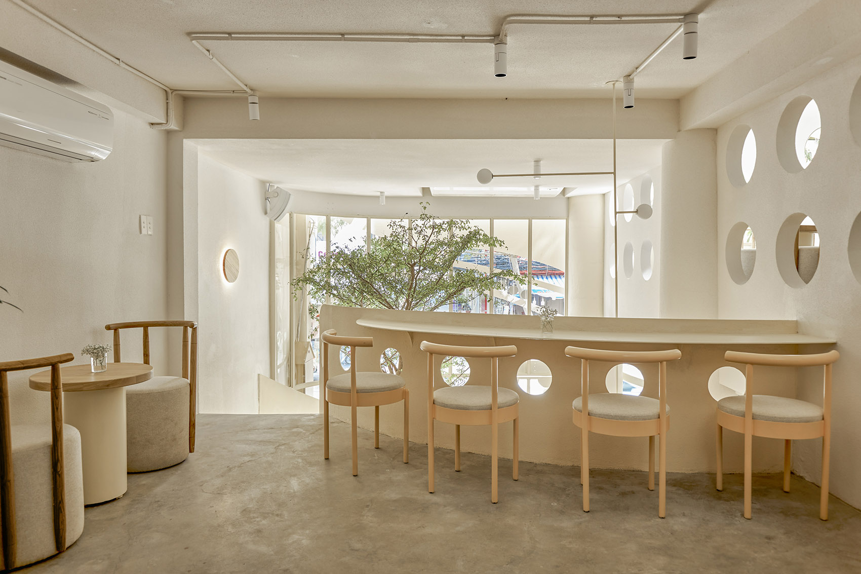 越南胡志明市·September品牌咖啡厅设计 / Red5&amp;Ben Decor