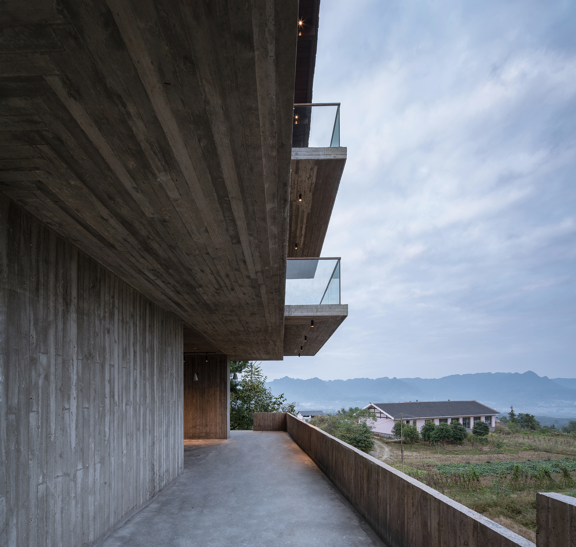 张家界·马儿山燕儿窝民宿 / 尌林建筑