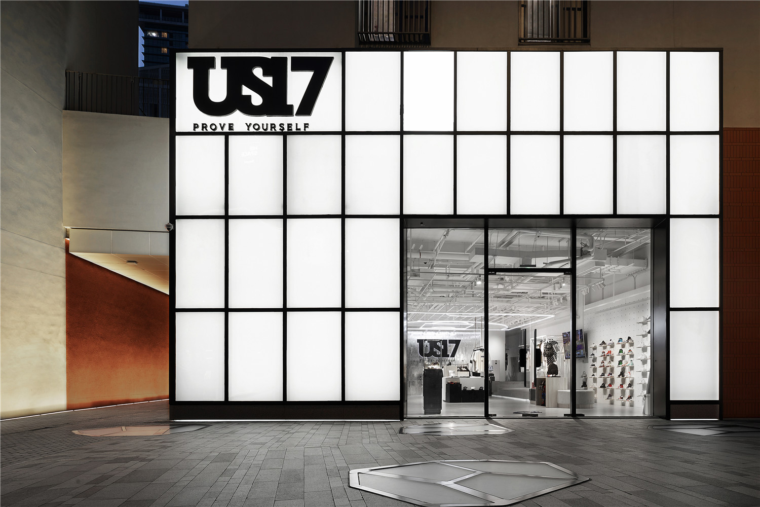 深圳·US17潮牌店(深业上城店) / TRID添睿