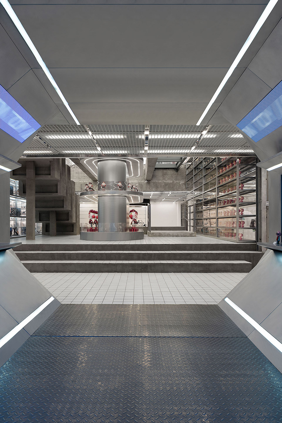 上海·X11潮玩集合全球旗舰店 / BloomDesign