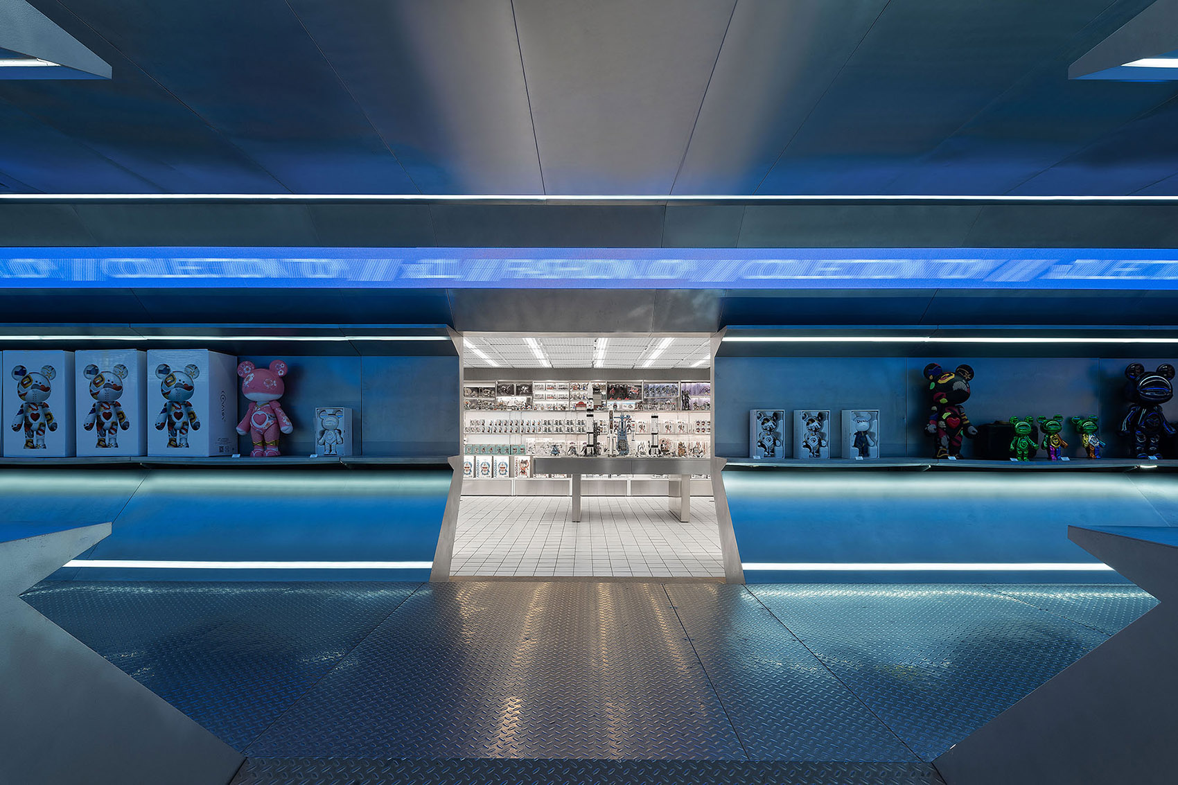 上海·X11潮玩集合全球旗舰店 / BloomDesign