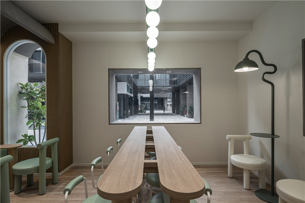 江苏江阴·“CoCo都可”饮品店(忠义街店) / 欧阳跳