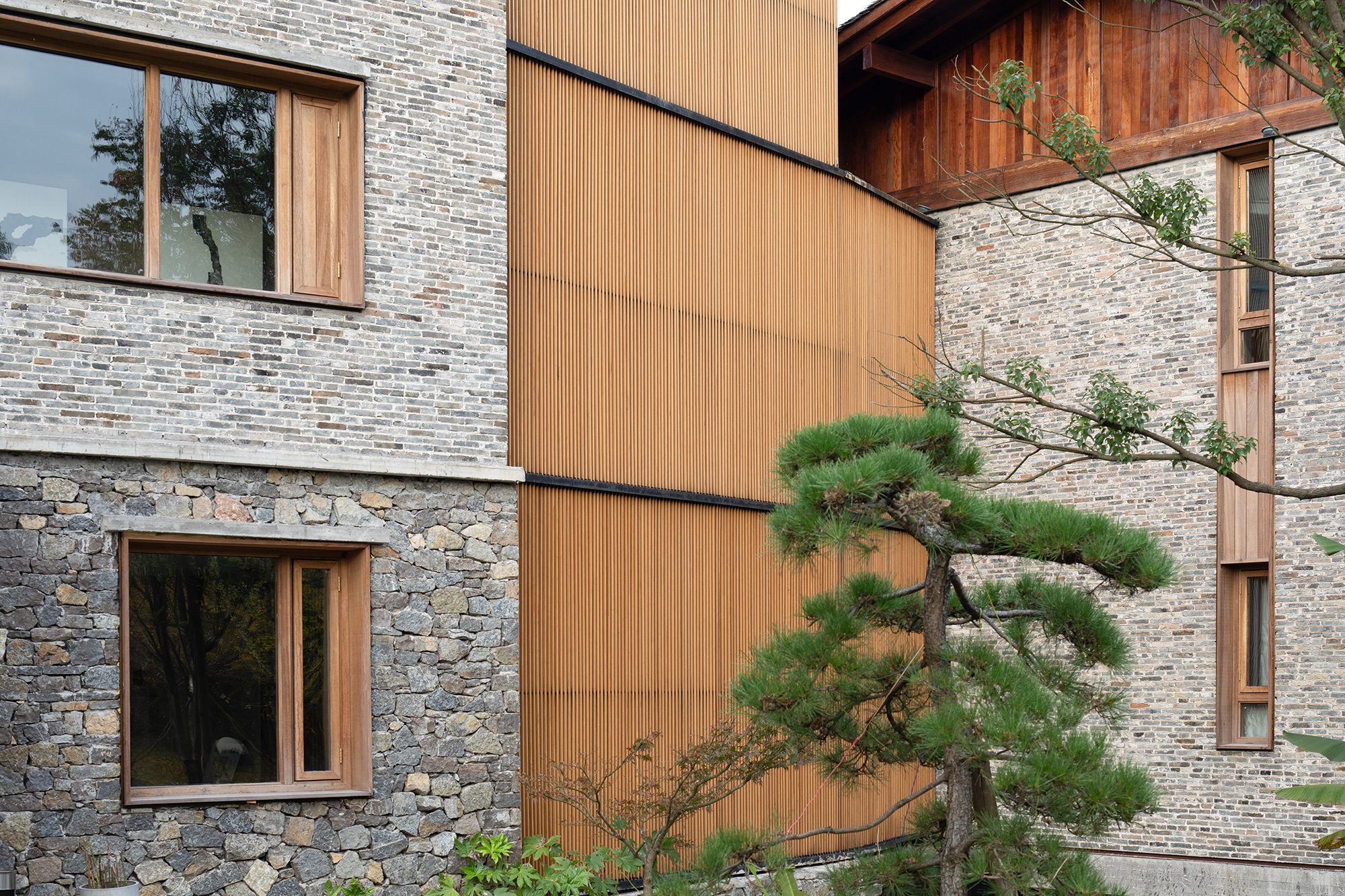 张家界·马儿山燕儿窝民宿 / 尌林建筑