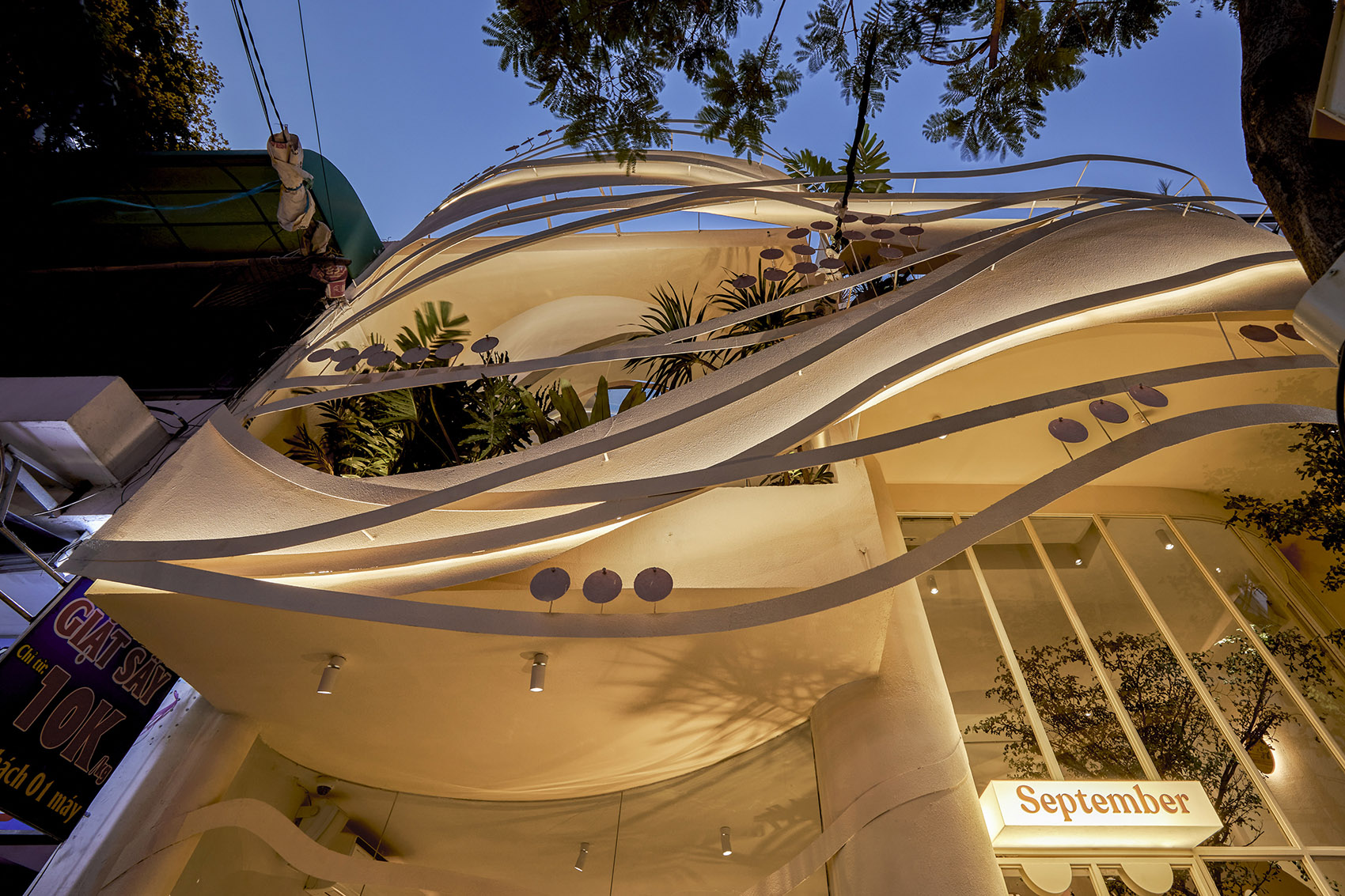 越南胡志明市·September品牌咖啡厅设计 / Red5&amp;Ben Decor