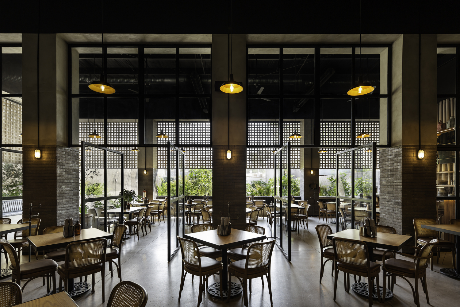 墨西哥·“班纳尔”工业风餐厅设计