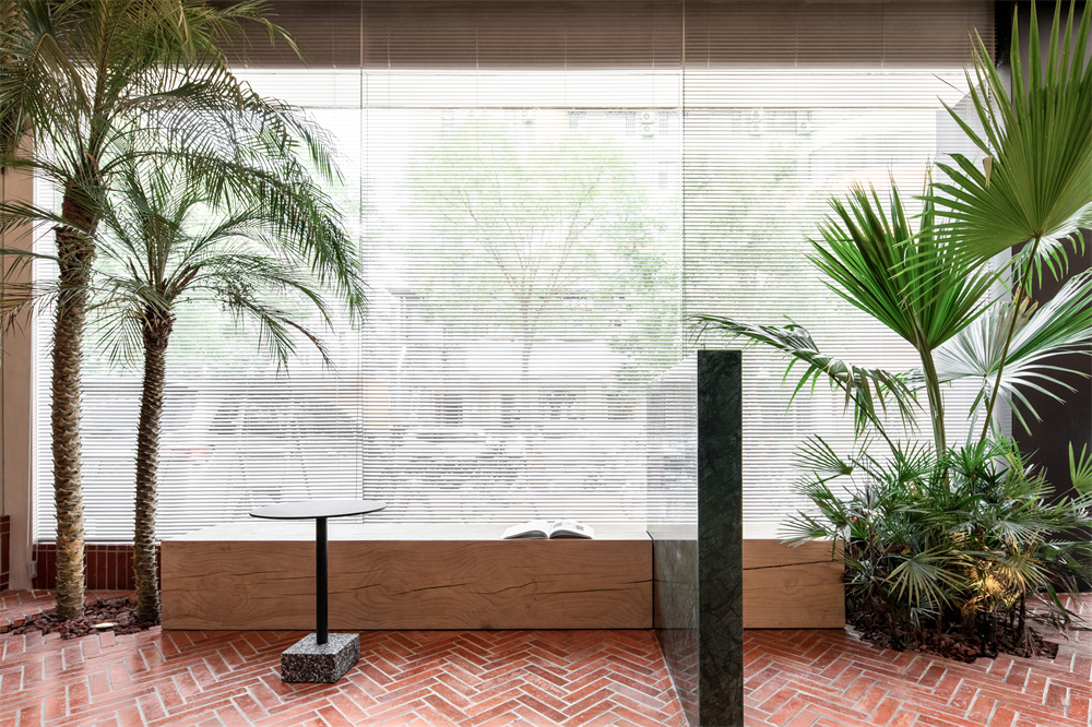 太原·WEI STUFF女装店设计 / 末染